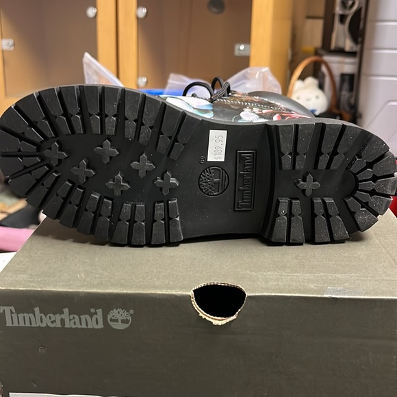 Brand new timberlands - Picture 3 of 3